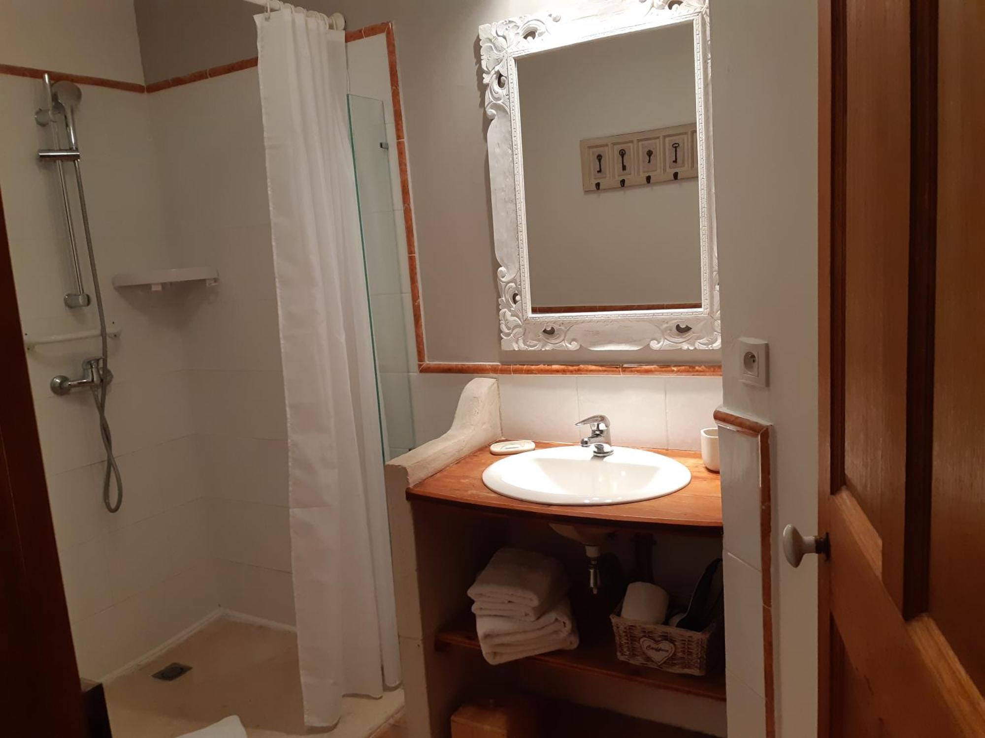 Chambres D'Hotes, B&B La Musardiere Alba-la-Romaine Szoba fotó